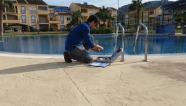 Instal·lació de bombes i filtració per a piscines