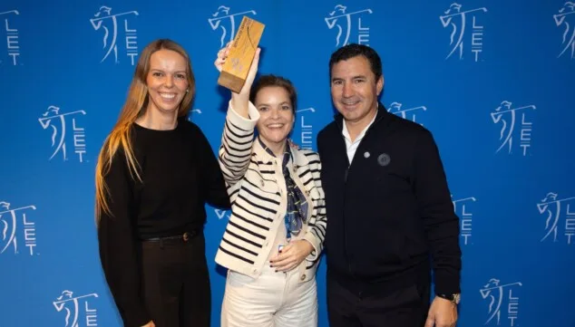 La Sella Open vuelve a ser reconocido como el torneo con Mejor Servicio a las Jugadoras en el Ladies European Tour 1 Imagen: Marta Martín, Mara Bañó y Carlos García con el premio Mejor Servicio a las Jugadoras. Fuente Tristan JonesLET