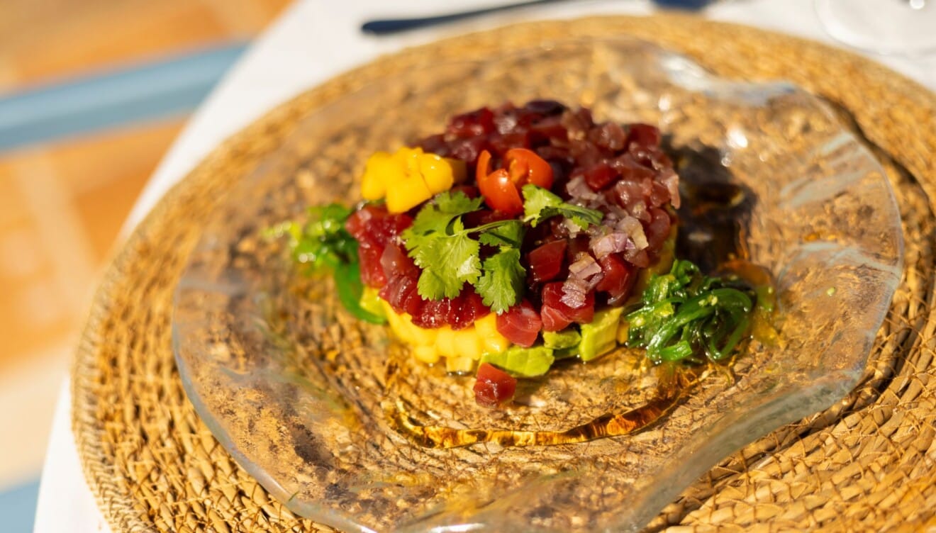 Platos de cocina mediterránea en el puerto de Dénia en Restaurante Balandros