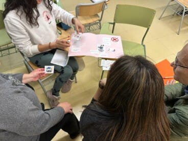 Presentación de la sesión «Jóvenes y riesgo con las adicciones» en el IES Historiador Chabàs, dentro de la XXVI Escuela de Familias de Dénia (5)