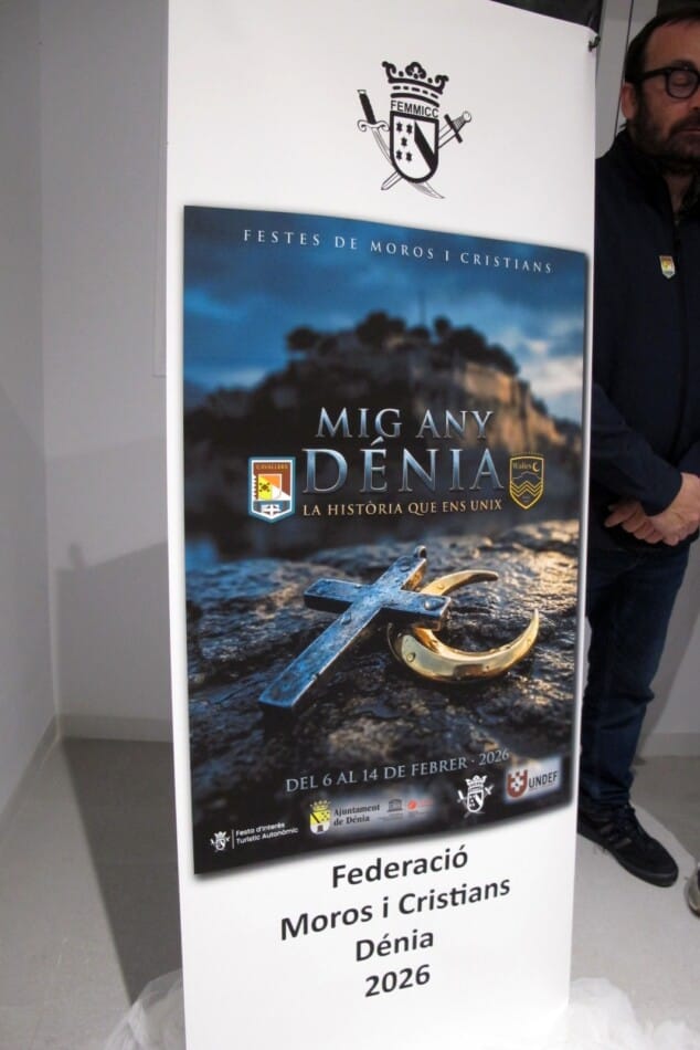 presentacion del programa y el cartel del mig any de moros y cristianos 2026 de denia 11