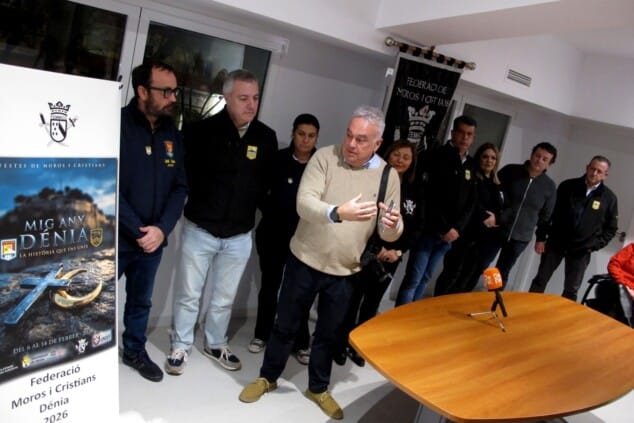presentacion del programa y el cartel del mig any de moros y cristianos 2026 de denia 2