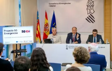 presentacion del proyecto 5g emergencias con la exposicion de los aspectos clave de la iniciativa ante representantes institucionales y asistentes