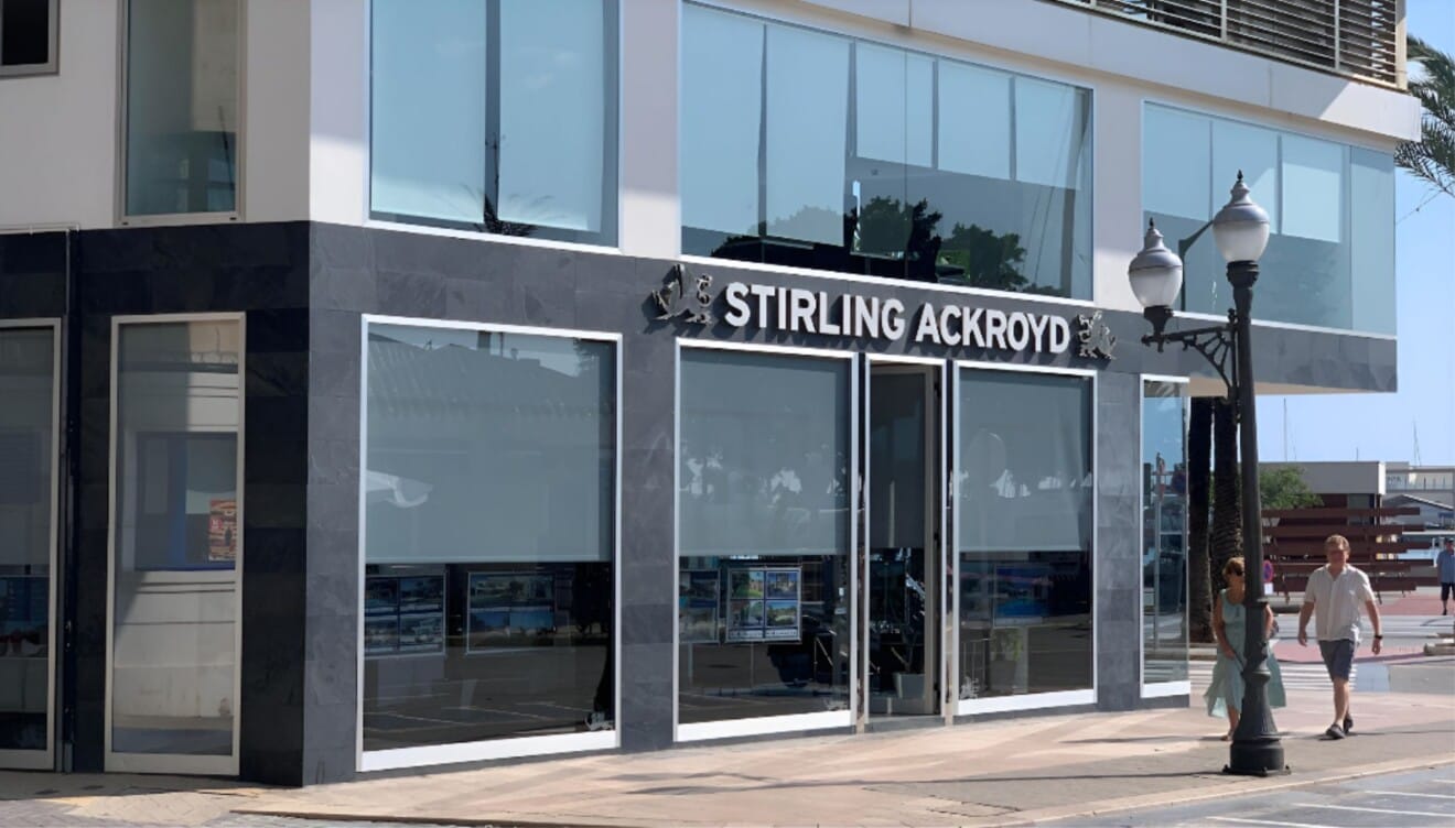Randof Real Estate adquiere Stirling Ackroyd Spain que cuenta con oficina frente al Puerto de Dénia
