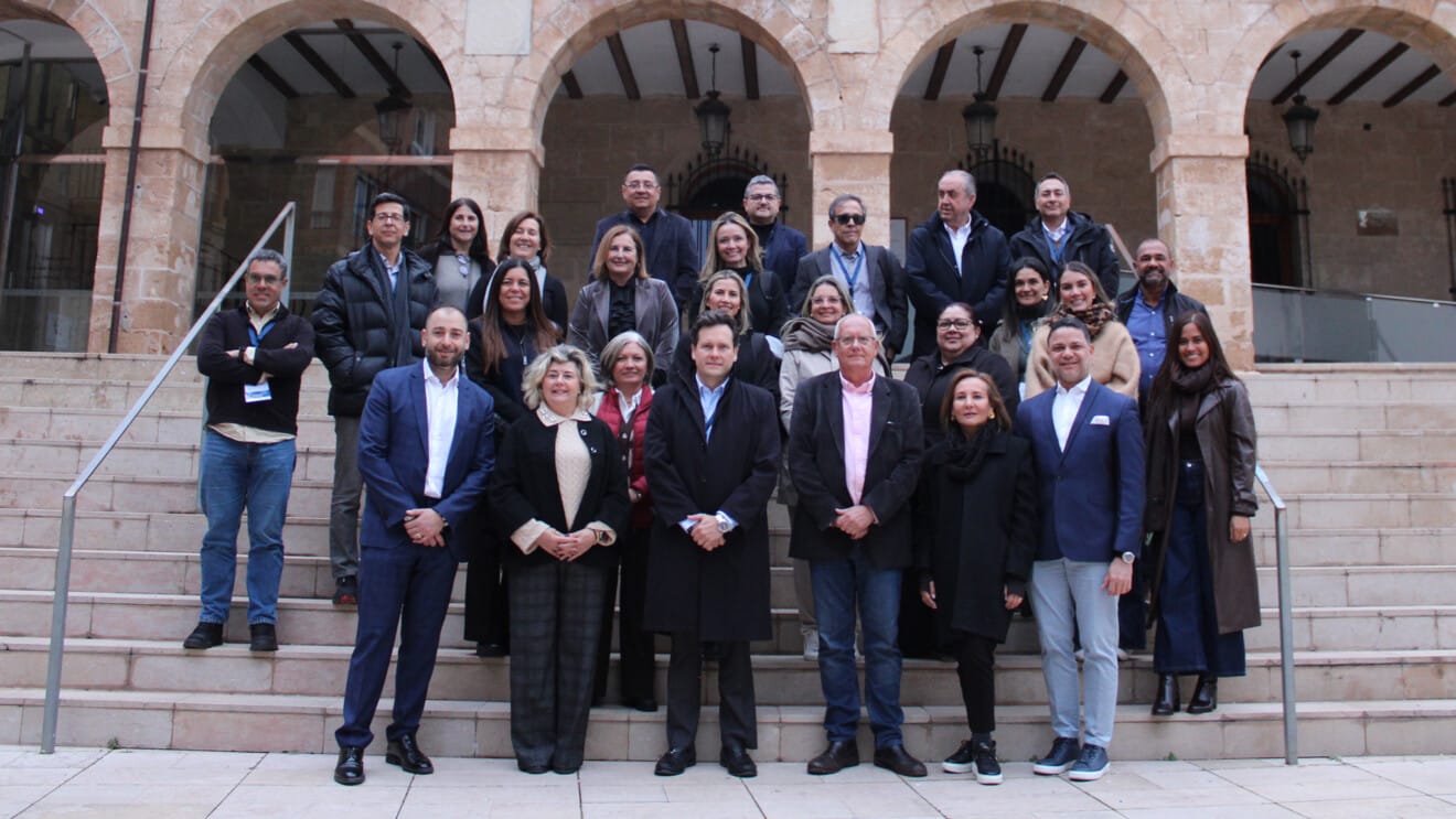 Recepción institucional en el Ayuntamiento de Dénia a la delegación de empresarios hoteleros colombianos