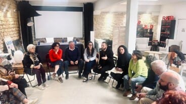 representants de compromis mantenen una trobada amb associacions veïnals i entitats socials