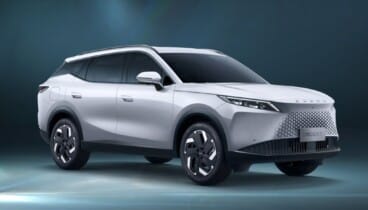 OMODA 7 SHS: el nuevo SUV híbrido enchufable que llega a España con hasta 90 km eléctricos y 279 CV 28 vista exterior del coche equipado con tecnologia de seguridad y asistencia avanzada