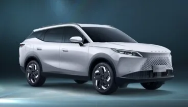 vista exterior del coche equipado con tecnologia de seguridad y asistencia avanzada