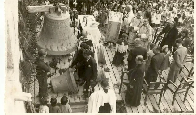 Bild: Einweihung der neuen Bronzestatuen im Mai 1942, mit der imposanten 1.425 Kilo schweren „Maria de la Victòria“ als Hauptattraktion. (Foto: Alex Vengut / Dénia Antiga)