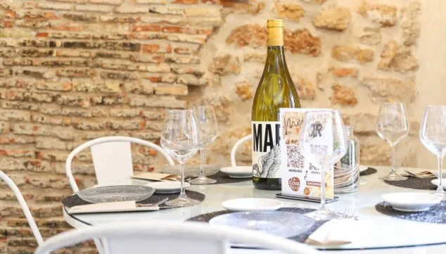 La Cova Tallà: cocina fusión con producto fresco para disfrutar esta primavera 9 ambiente acogedor del restaurante ideal para comidas tranquilas