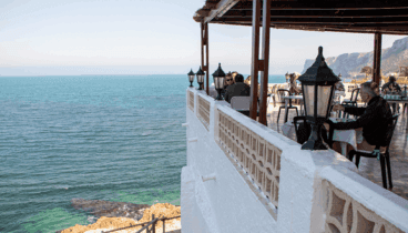 Aquel rincón nacido de un rebote del destino que hoy es parada obligatoria frente al acantilado