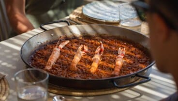 Arroces mediterráneos preparados en Escondida frente al mar en Dénia