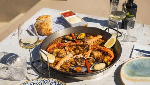 arroces para disfrutar en la terraza del restaurant noguera junto al mar