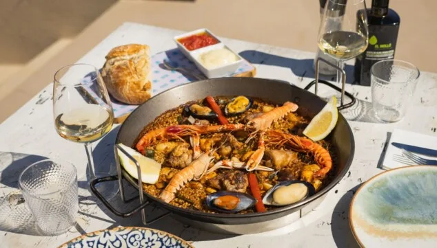 Restaurant Noguera vuelve a abrir sus puertas: tradición familiar, cocina mediterránea y una nueva temporada frente al mar 9 arroces para disfrutar en la terraza del restaurant noguera junto al mar