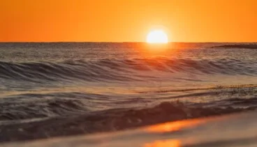Atardecer en la playa de Dénia junto al Mediterráneo