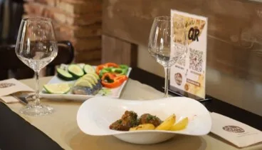 Atención cuidada y servicio cercano en el restaurante