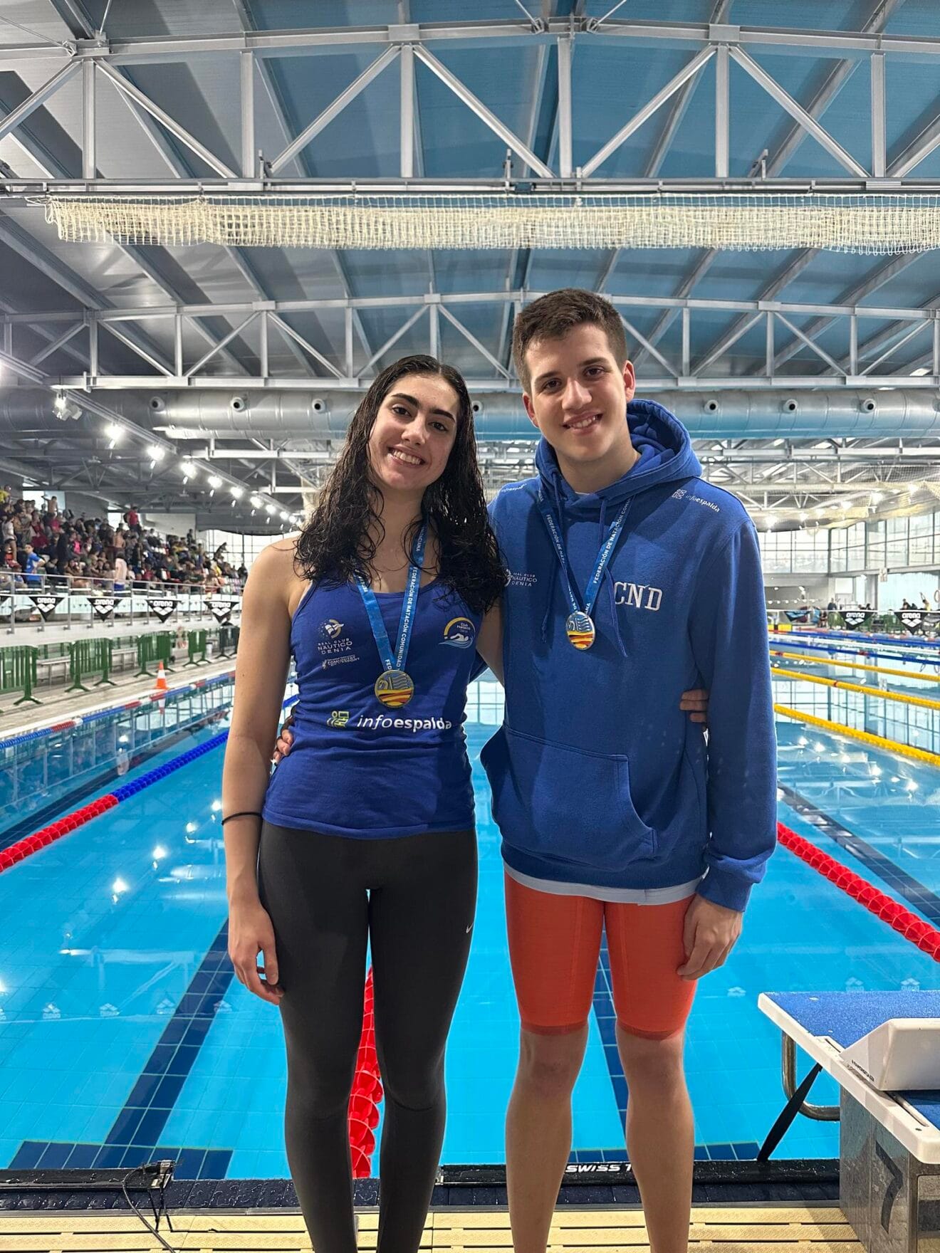 Nadadores del Club Natació Dénia con medallas tras el campeonato autonómico