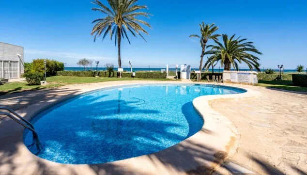 Erfrischendes Bad im Pool des Playasol-Komplexes