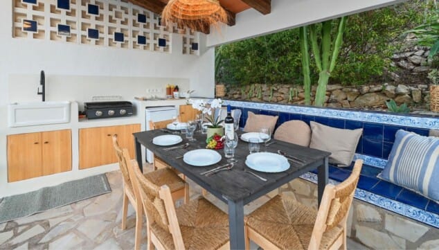 barbacoa y comedor de verano para cenas al aire libre en denia
