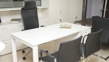 Beneficios de la ergonomía en el mobiliario de oficina para prevenir lesiones