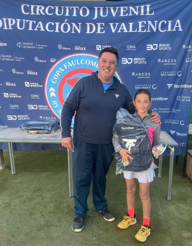 Imagen: Campeona categoría benjamín y finalista alevín TOrneo Diputación Valencia Copa Faulcombridge Young Tour Gandia