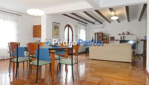 chalet de 5 habitaciones ideal para familias en zona tranquila del montgo