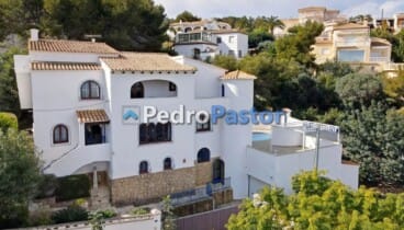 Chalet independiente de 5 dormitorios en el Montgó con parcela privada