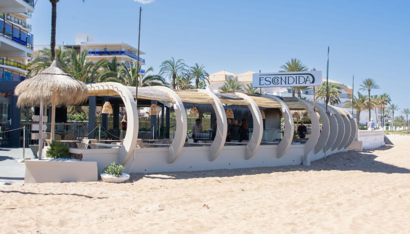 Chiringuito en primera línea de playa en Dénia con vistas al Mediterráneo