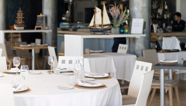 Essen Sie authentischen Reis in Denia am Meer