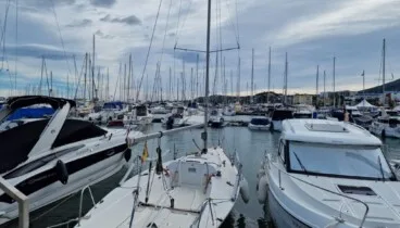 Comer en terraza ventilada junto al mar en Dénia