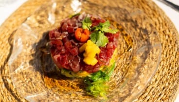 Comer ligero frente al mar en el puerto de Dénia