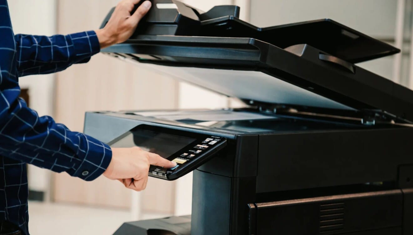 Cómo la sostenibilidad ayuda a cumplir normas ISO y mejorar la gestión empresarial