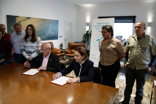 Dénia sella la alianza entre el Mediterráneo y el Caribe para la protección de las tortugas marinas 15 denia firma la alianza tortuga con costa rica 01