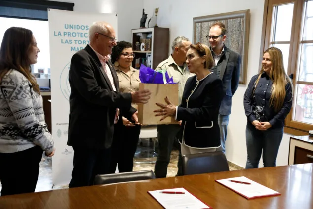 Dénia sella la alianza entre el Mediterráneo y el Caribe para la protección de las tortugas marinas 23 denia firma la alianza tortuga con costa rica 09