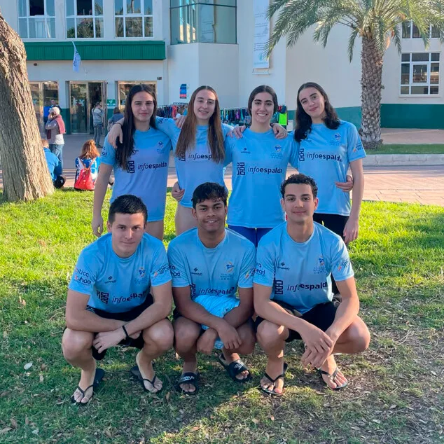 Imagen: Deportistas del Club Natació Dénia en el autonómico junior y absoluto