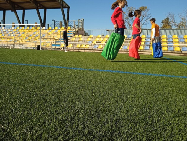 Dénia conmemora el Dia de l'Esport con una jornada de juegos tradicionales 3 Imagen: Juegos en el Dia de l'Esport en Dénia