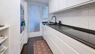 Diseño interior práctico en apartamento de urbanización Aguablanca