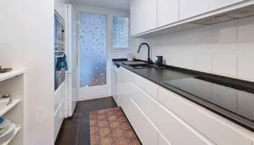 Diseño interior práctico en apartamento de urbanización Aguablanca
