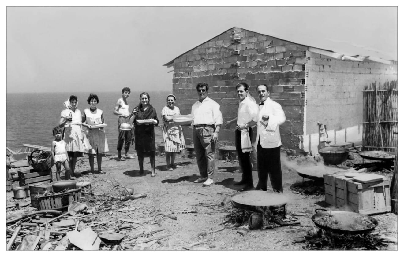 El humilde merendero de cañizos que desafiaba a las llebechás de verano sobre el antiguo acantilado de Les Rotes