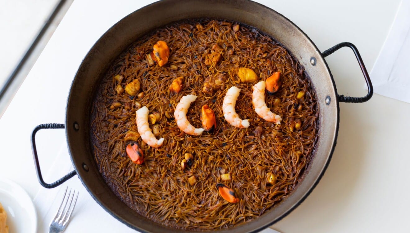 Fideuà tradicional del restaurante Mar en Calma en Hotel Los Ángeles Dénia