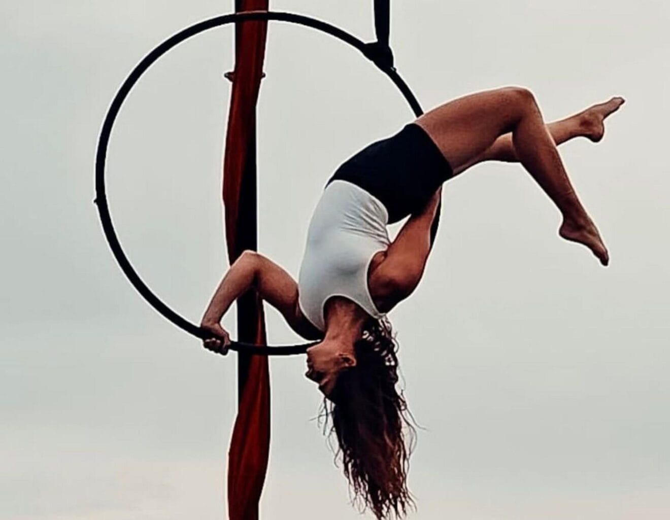 Acróbata de La Marina Social Club durante su actuación en el Aerial Arts Championship