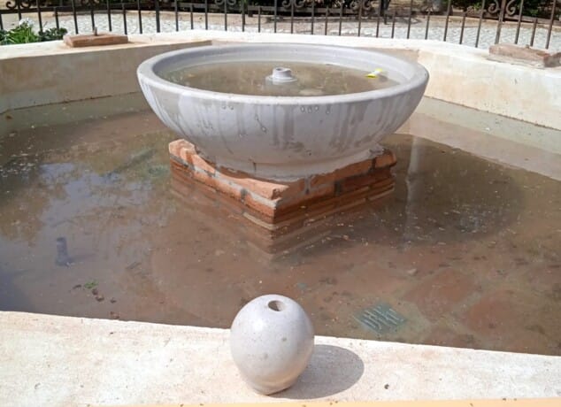fuente inutilizada de nuevo en el parque chabas