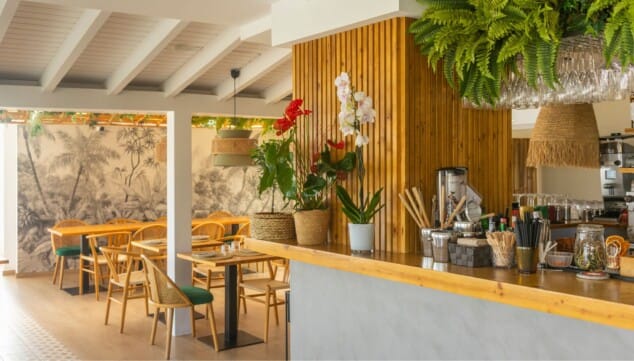 interior acogedor de escondida con ambiente mediterraneo en denia