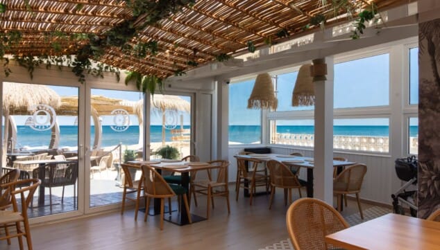 interior de escondida con amplias vistas al mar en denia