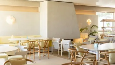La chimenea del Restaurant Noguera crea un espacio cálido para los días más frescos