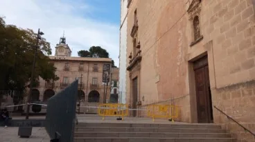 La plaza, centro neurálgico de Dénia, convertida en zona de exclusión para garantizar la seguridad de los peatones