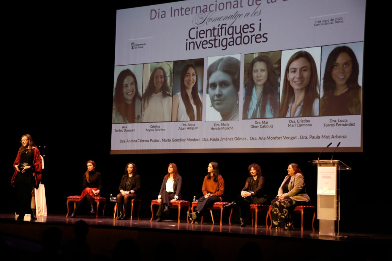 Momento del coloquio en el que las protagonistas compartieron sus trayectorias bajo el lema del homenaje a las científicas dianenses