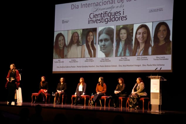 Imatge: Moment del col·loqui en què les protagonistes van compartir les seues trajectòries sota el lema de l'homenatge a les científiques denieres