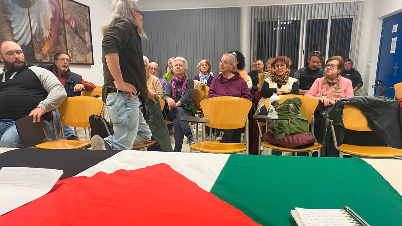 Moviment per la Pau de la Marina Alta reunidos en Dénia
