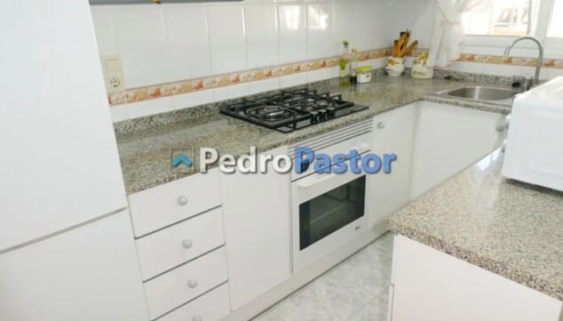 piso practico y bien ubicado en las marinas con terraza